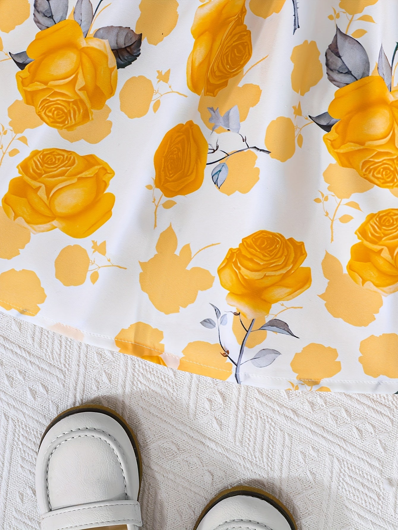 Robe fleurie pour fille avec cardigan uni à manches longues, parfaite pour la mi-saison
