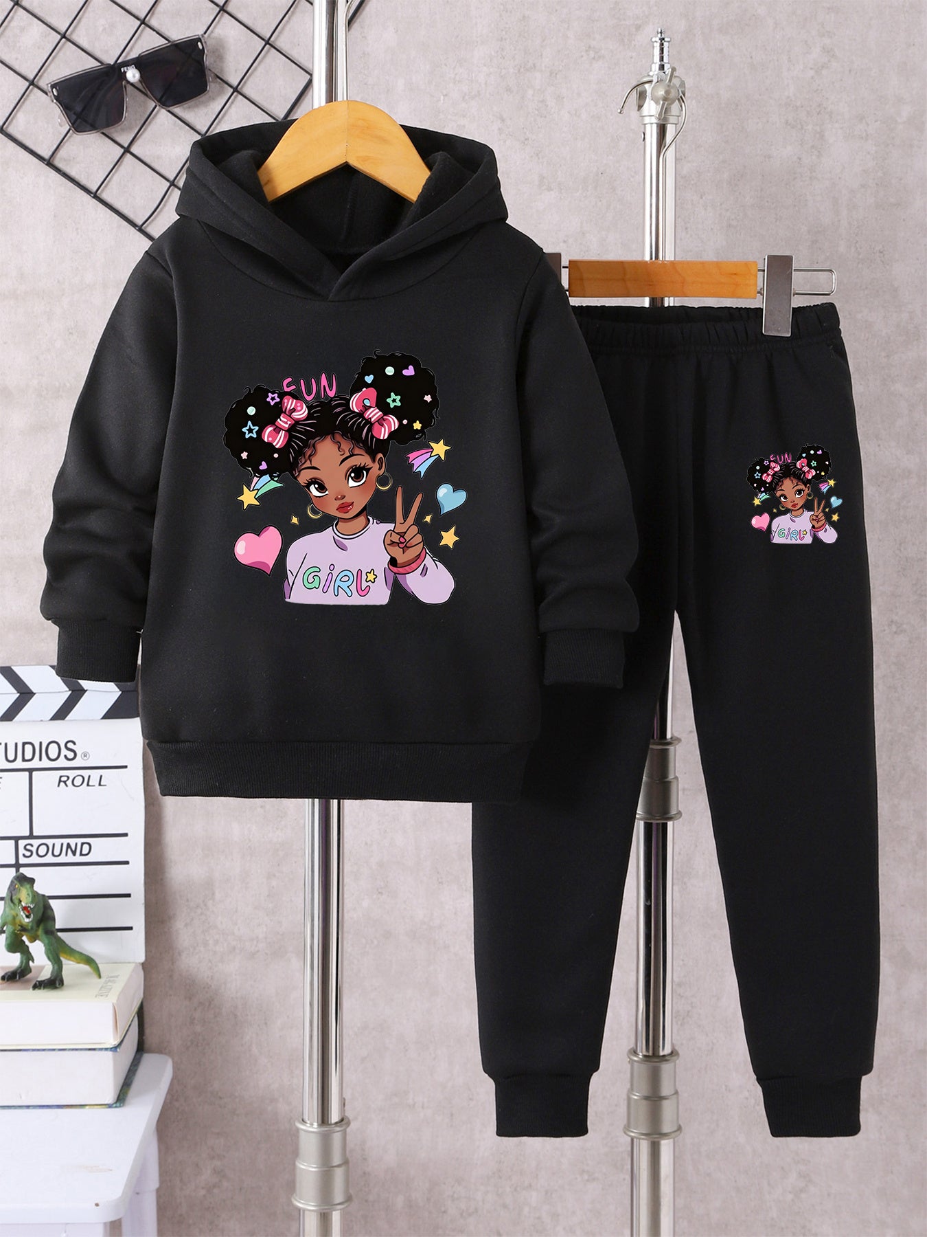 Ensemble fille avec hoodie confortable et pantalon imprimé coloré pour usage extérieur

