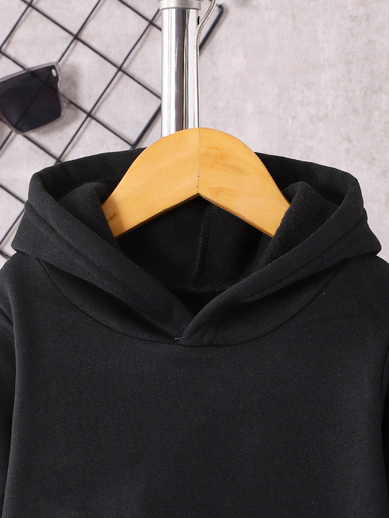 Ensemble fille avec hoodie confortable et pantalon imprimé coloré pour usage extérieur

