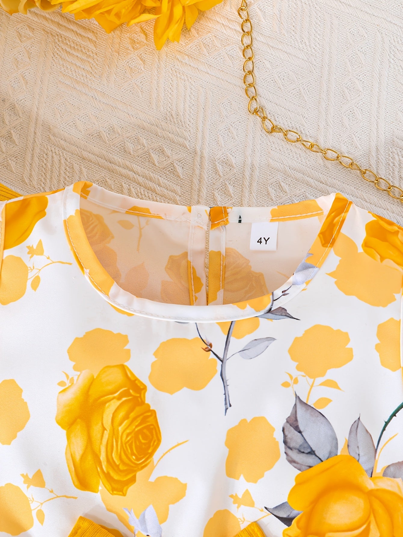 Robe fleurie pour fille avec cardigan uni à manches longues, parfaite pour la mi-saison
