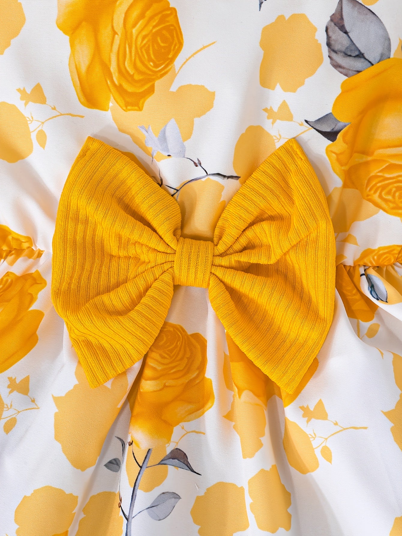 Robe fleurie pour fille avec cardigan uni à manches longues, parfaite pour la mi-saison
