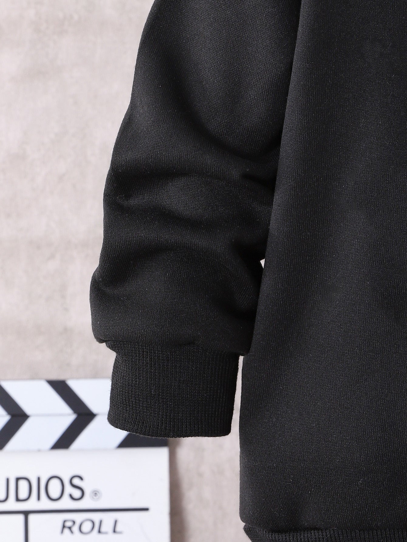 Ensemble fille avec hoodie confortable et pantalon imprimé coloré pour usage extérieur

