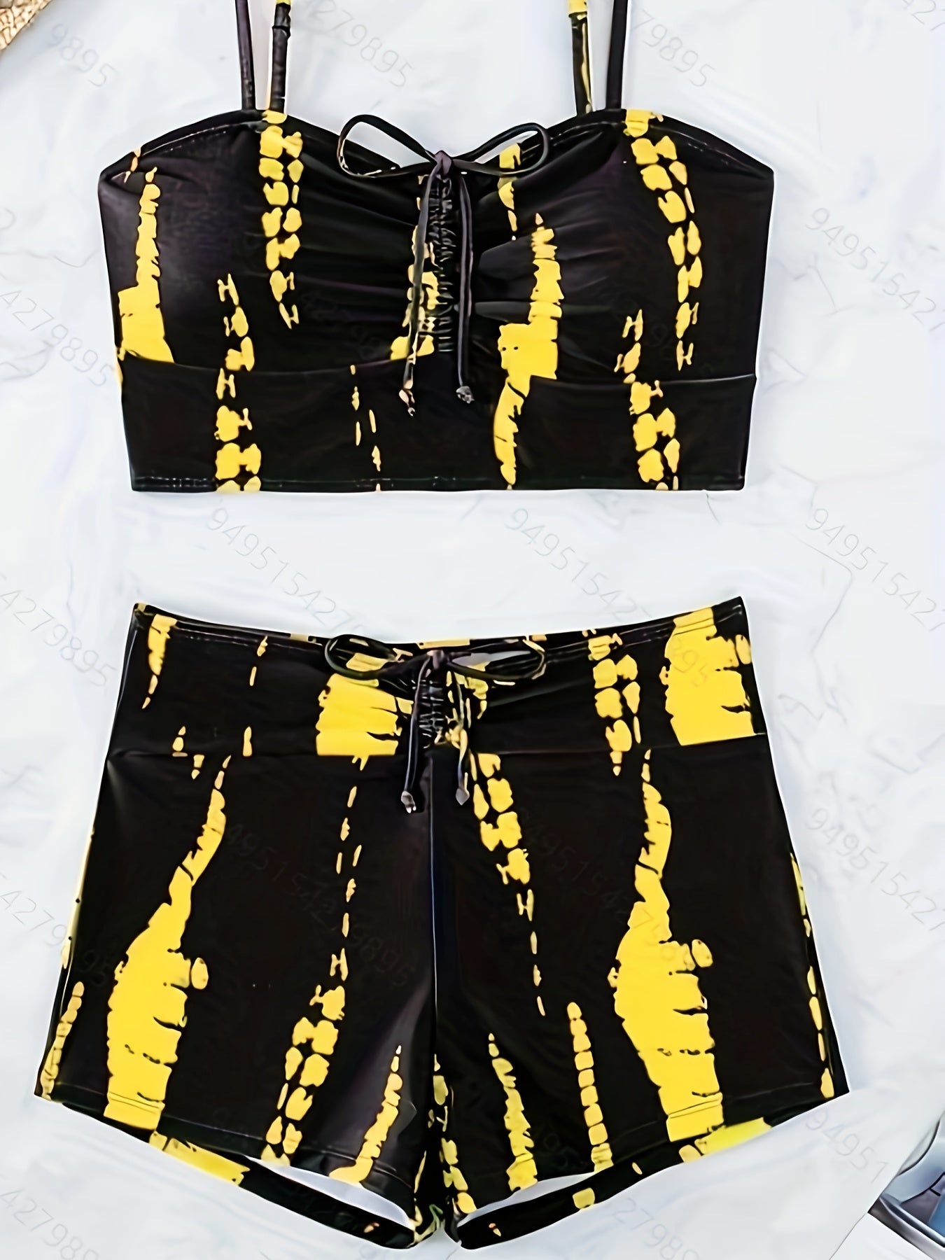 Bikini femme deux pièces imprimé – taille haute, bretelles réglables et tissu extensible pour un look estival flatteur